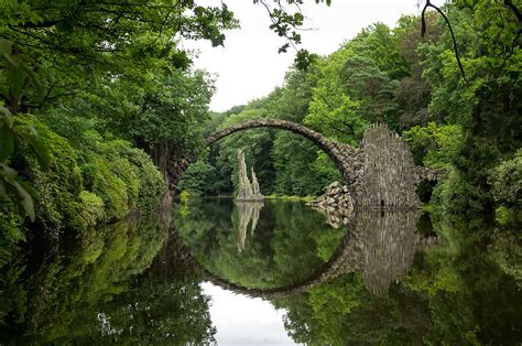 The Devil's Bridge: A Story of Betrayal, Love, and Architectural Marvels in 18th Century Mexico!